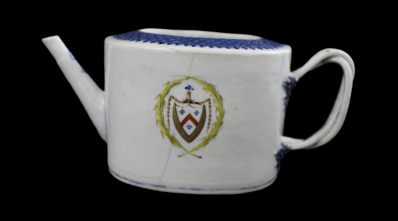crest teapot (side 2)