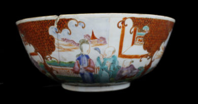 red diaper pattern bowl (side 1)