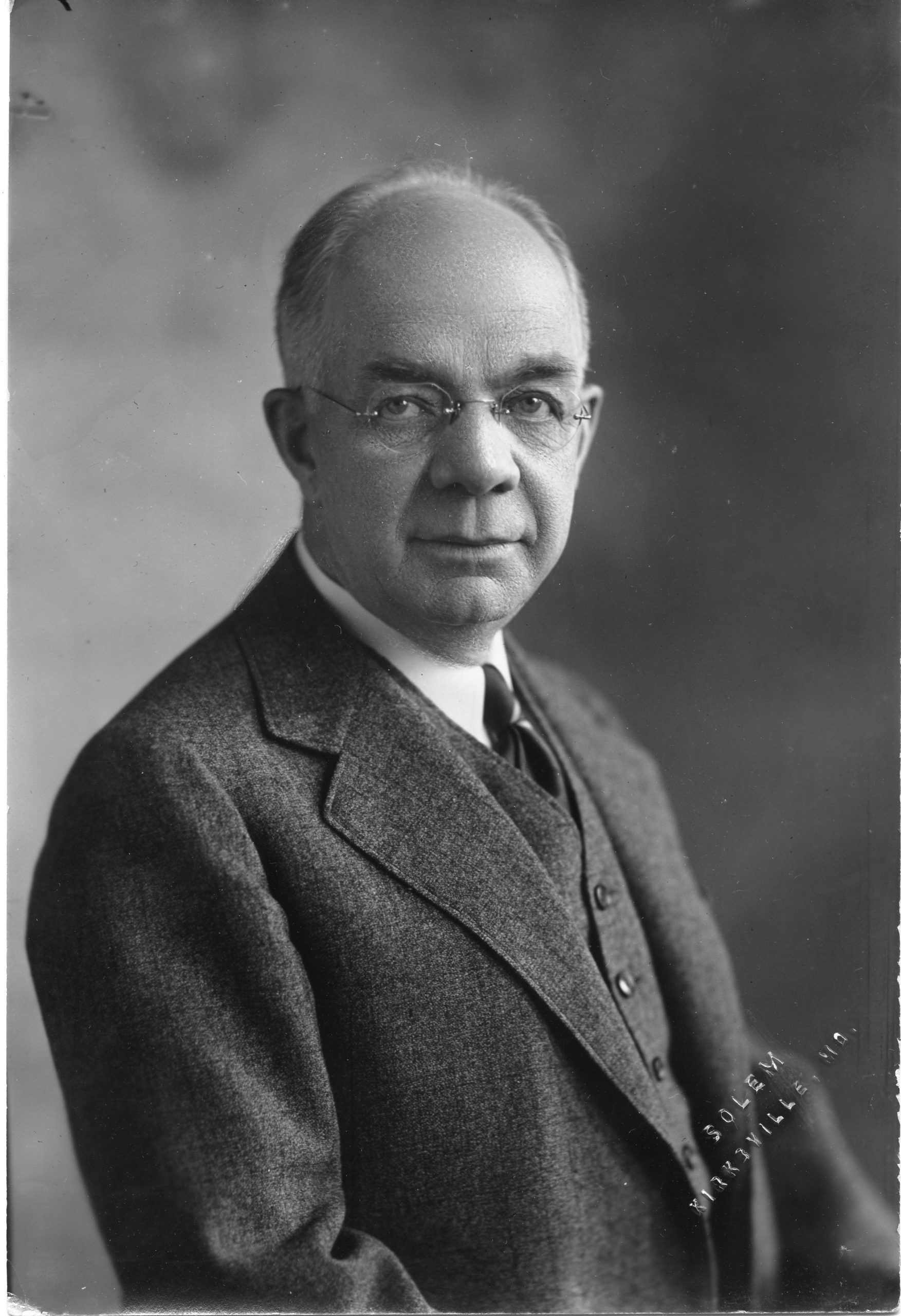 Black and white photograph of E. Sanborn Smith.