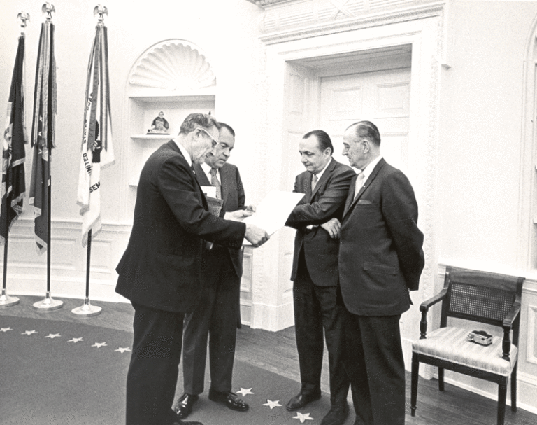 Schwengel, Nixon, R. Wilson, H. Carver May 12, 1970 Official Photograph - The White House